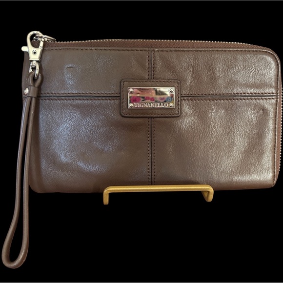 Tignanello Handbags - Tignanello Chocolate Leather Clutch Wristlet Wallet Detachable Strap